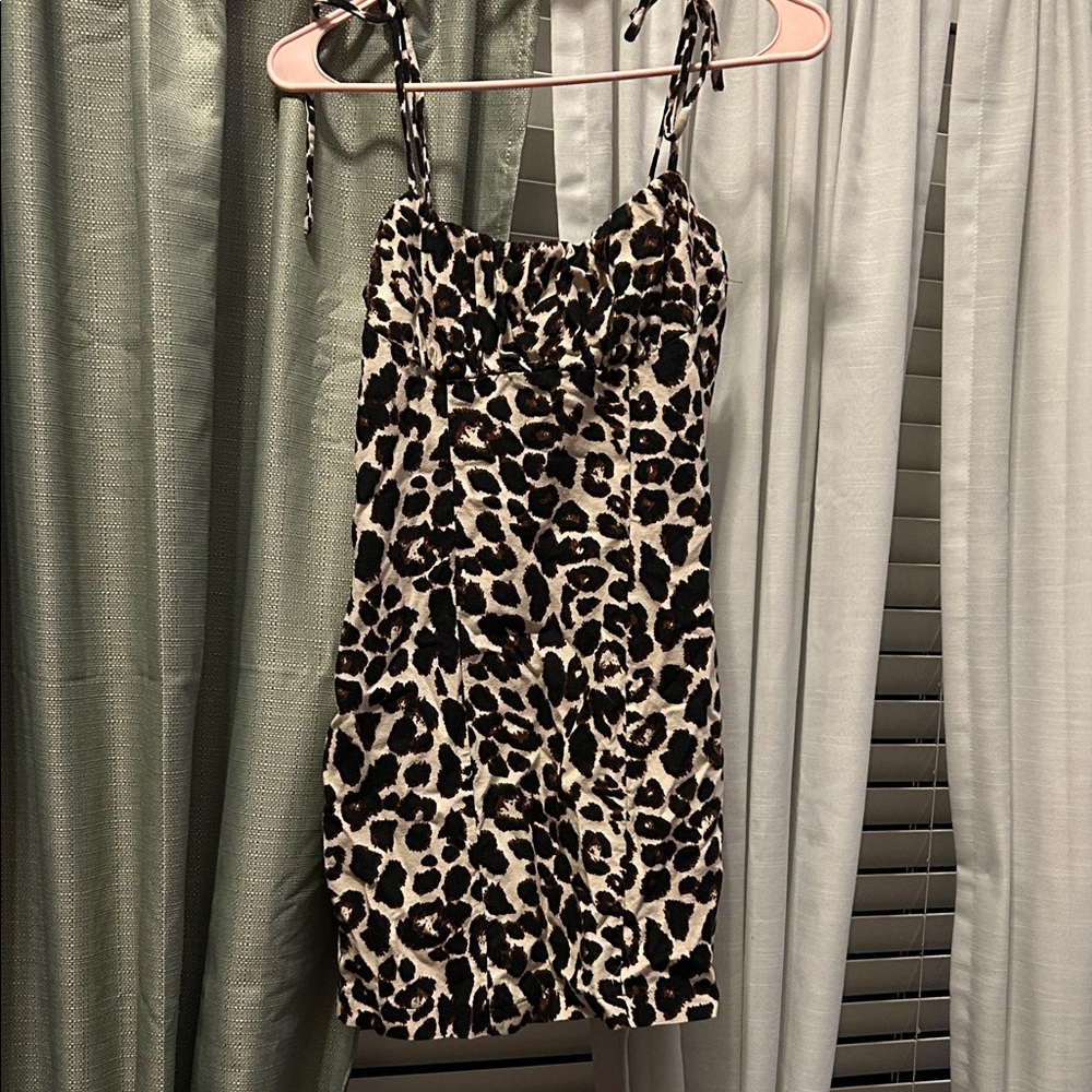 Chic Leopard Print Mini Dress
